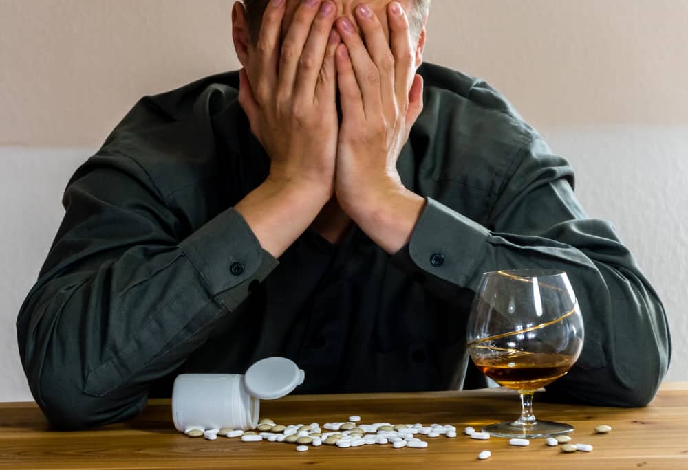 Người nghiện rượu khi cẩn trọng khi dùng paracetamol