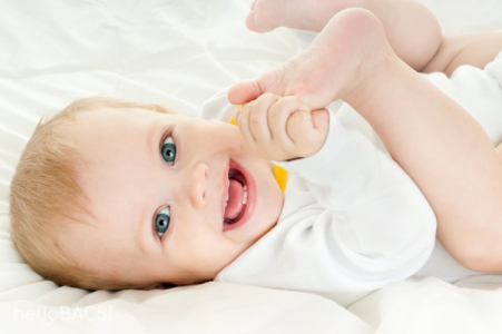 Mọc răng khiến trẻ dễ nôn ói?