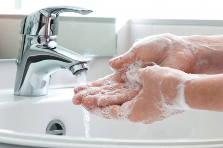 Rửa tay bằng xà phòng diệt khuẩn là cách phòng bệnh dịch tả