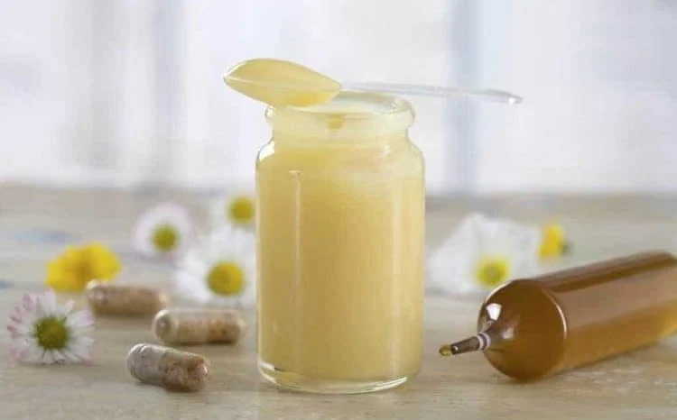 sữa ong chúa có tác dụng gì: thúc đẩy vết thương mau lành