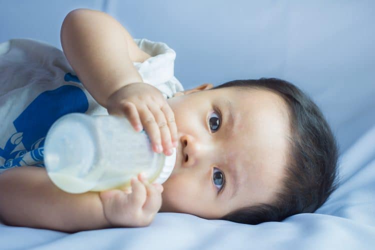 cách chọn sữa mát cho trẻ 