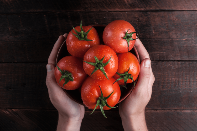 Đừng quên cà chua khi quan tâm rối loạn tiền đình nên ăn gì?