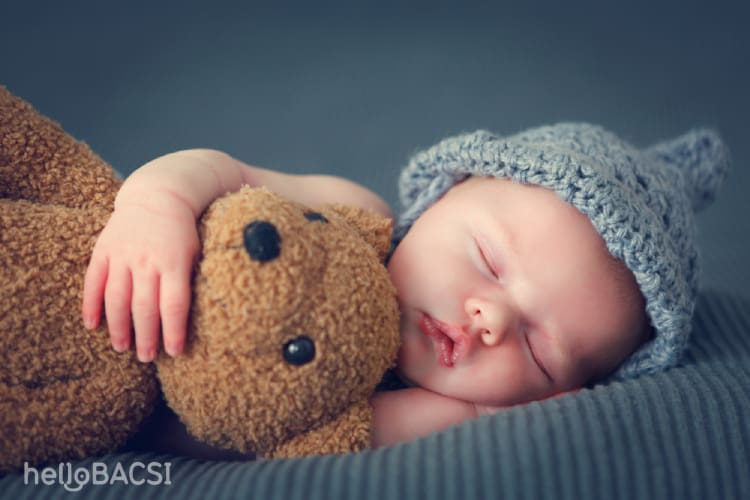 cho bé ngủ là cách giúp cơ thể bé nhanh hồi phục khi bé bị ốm