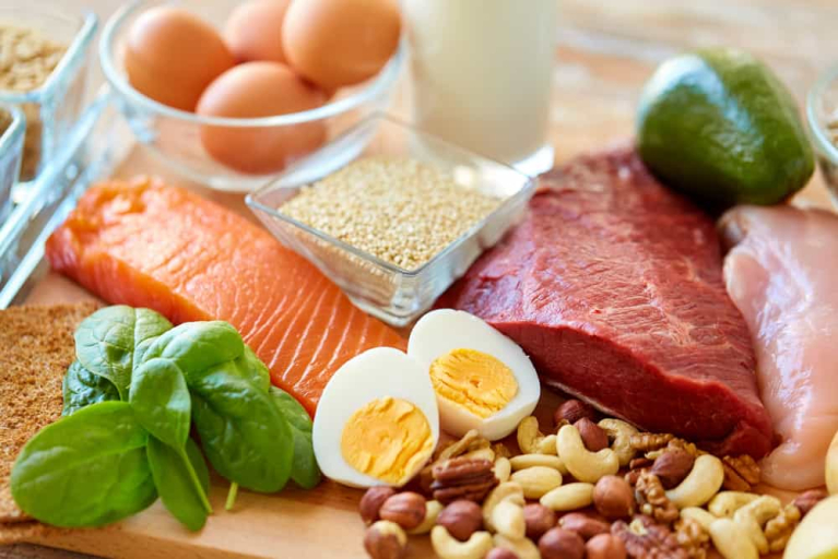 thay đổi chế độ ăn uống nhiều protein