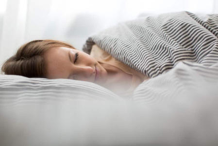 10 bí quyết ngủ ngon dù căng thẳng cả ngày dài