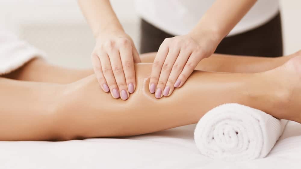 giảm mỡ bắp chân bằng cách massage chân
