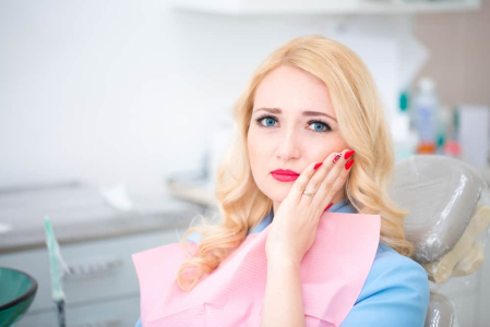 Răng bị mẻ phải làm sao để giảm bớt cơn đau?