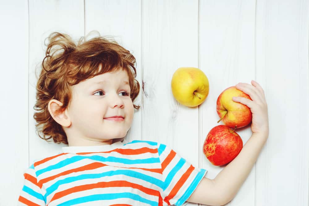 trẻ mắc bệnh tiểu đường nên ăn trái cay gì táo