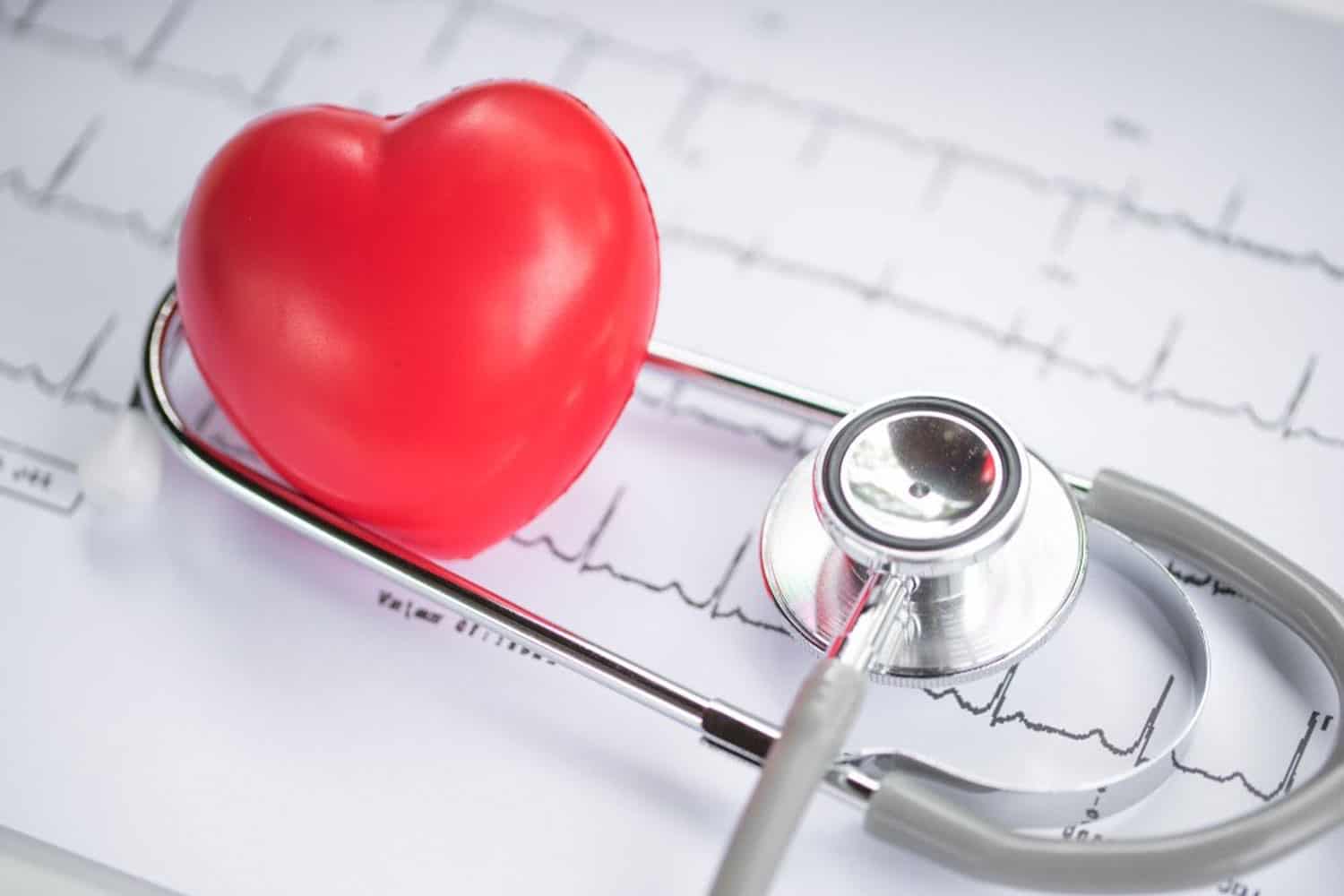 Điều trị nhồi máu cơ tim: Dùng thuốc hay phẫu thuật?