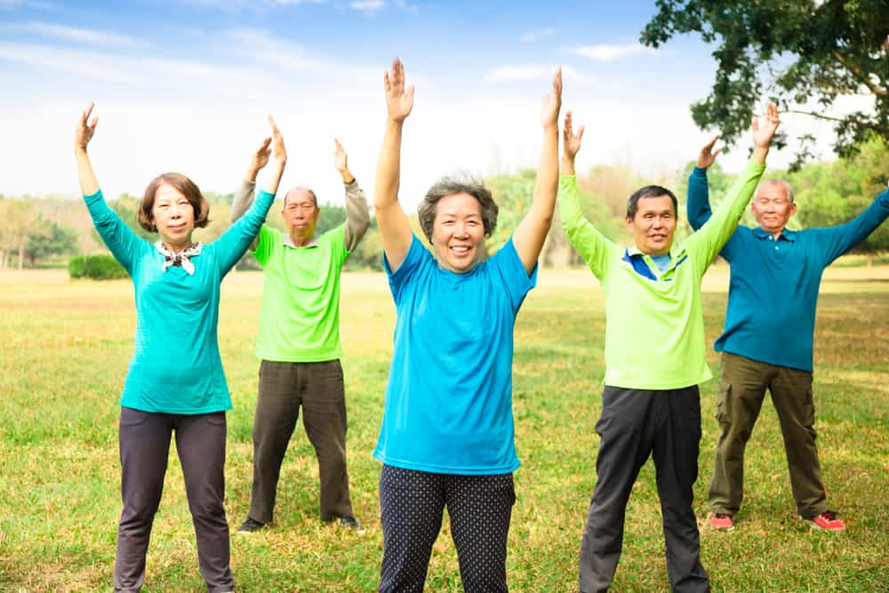 Tập thể dục để sống khỏe mạnh với bệnh đau nhức xương khớp ở người già
