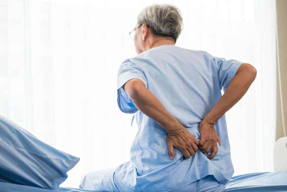 tác hại của bệnh loãng xương ở người cao tuổi
