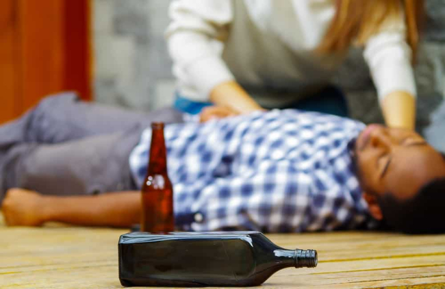 Bị dị ứng rượu bia có nguy hiểm không, điều trị thế nào?