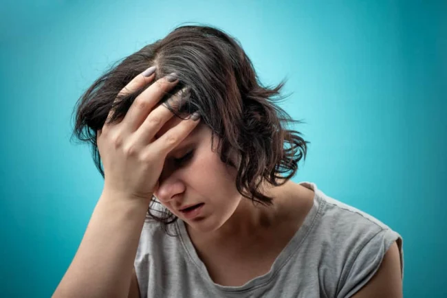 11 nguyên nhân khiến bạn bị nhức đầu, buồn nôn