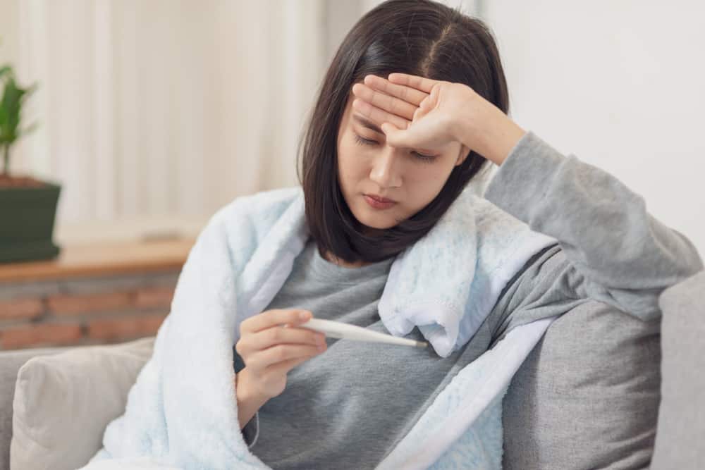 cảm lạnh có sốt không và các triệu chứng khác