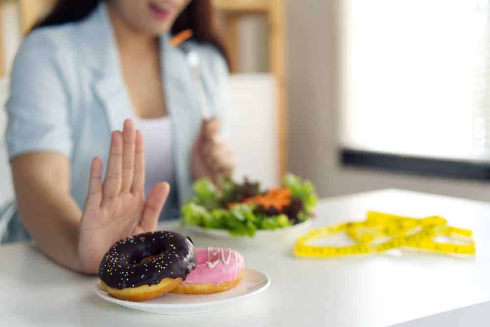 chế độ ăn cho người mỡ máu cao nên kiêng gì