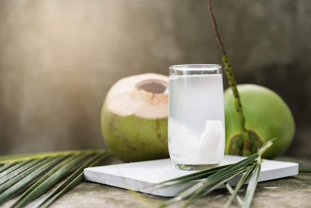 bầu mấy tháng được uống nước dừa: lợi ích của nước dừa