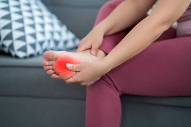 Đau lòng bàn chân là bệnh gì và phải xử lý ra sao?