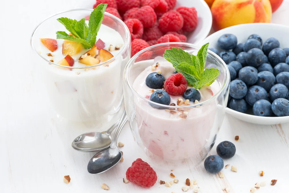 người già chán ăn: bổ sung yogurt và trái cây