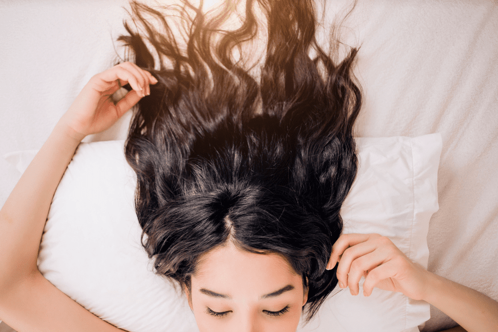 3 cách chăm sóc tóc uốn khi ngủ dễ không tưởng ngay tại nhà!